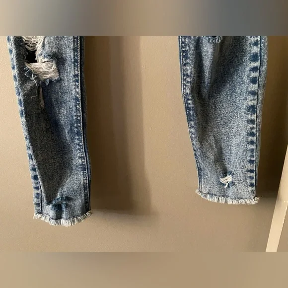 💙TINSLETOWN Washed Out Distressed Skinny Jeans💙 - Picture 4 of 11